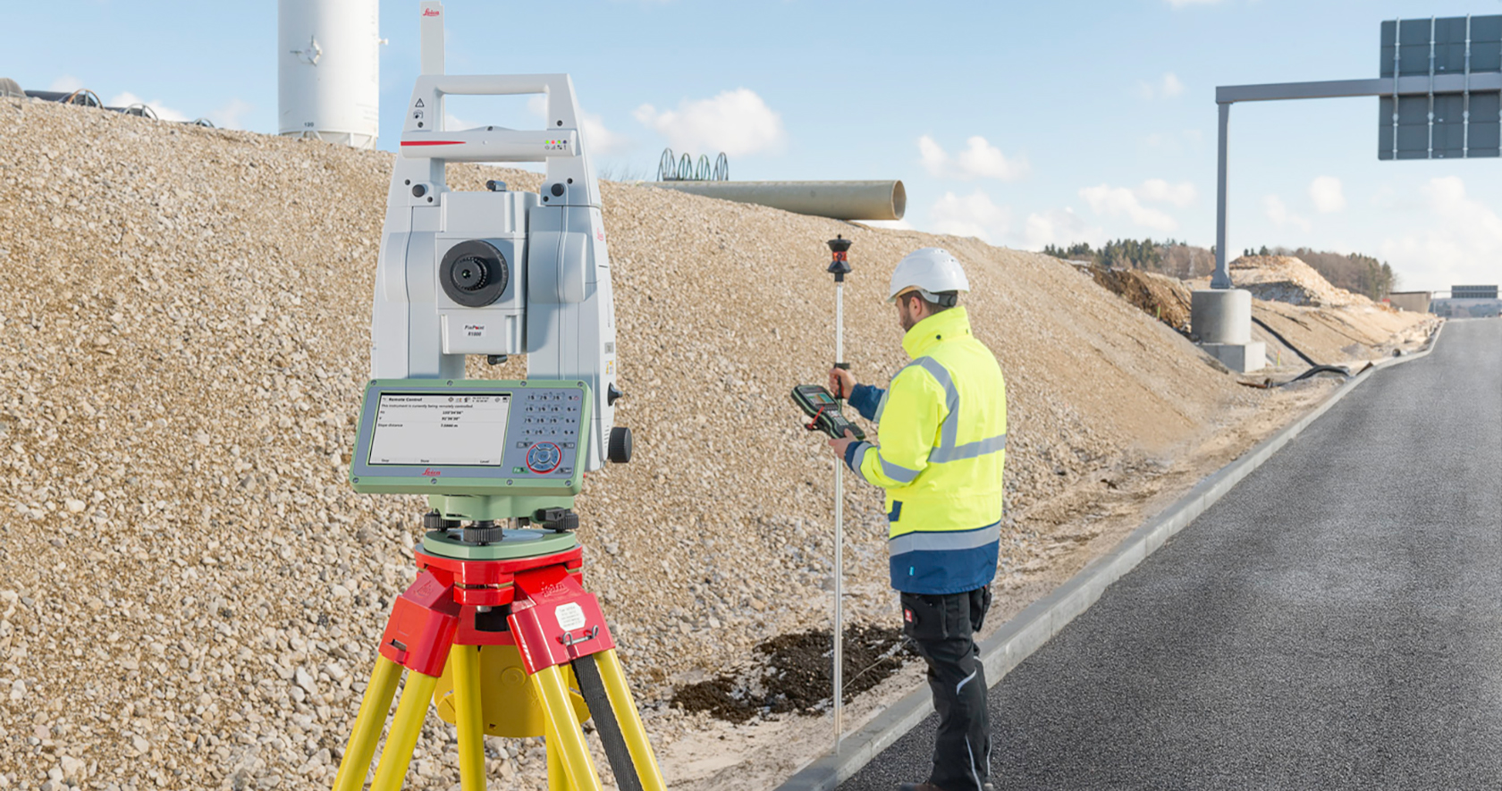 Leica_TS13_one_person_surveying